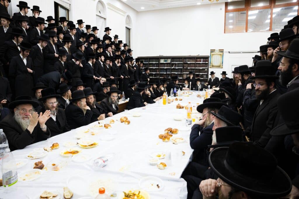 הרבי מזוויעהל ערך טיש ועלה עם החסידים לציון בגבעת רם