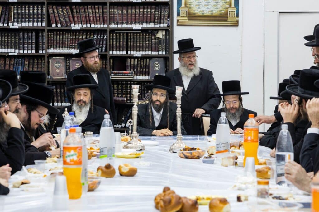 הרבי מזוויעהל ערך טיש ועלה עם החסידים לציון בגבעת רם