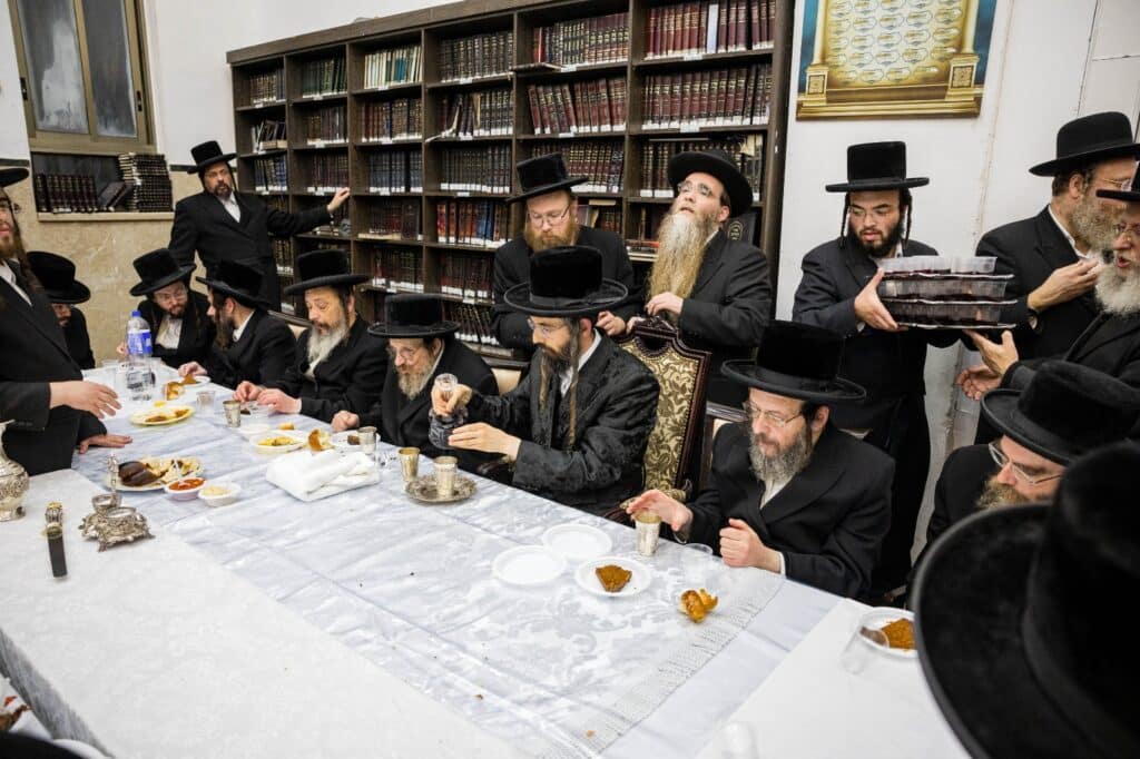 הרבי מזוויעהל ערך טיש ועלה עם החסידים לציון בגבעת רם