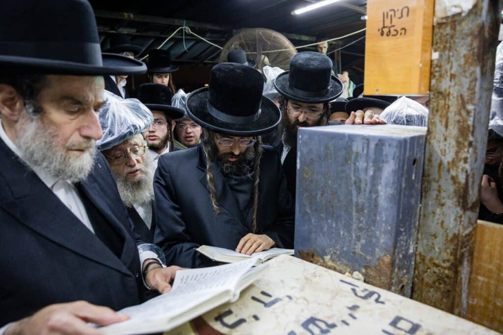 הרבי מזוויעהל ערך טיש ועלה עם החסידים לציון בגבעת רם