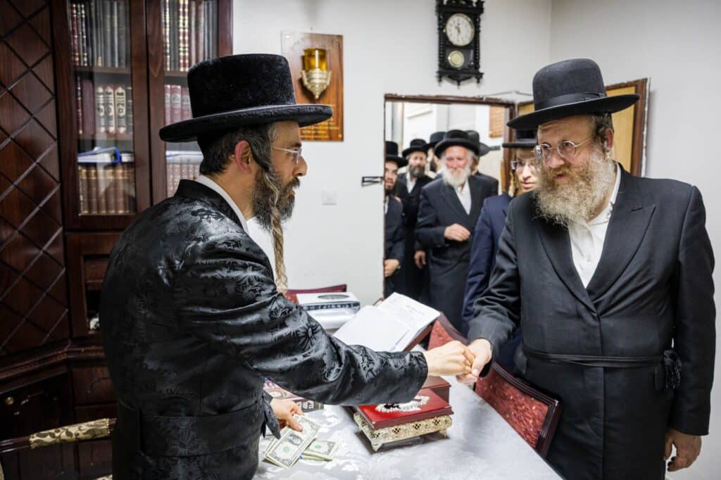 הרבי מזוויעהל ערך טיש ועלה עם החסידים לציון בגבעת רם