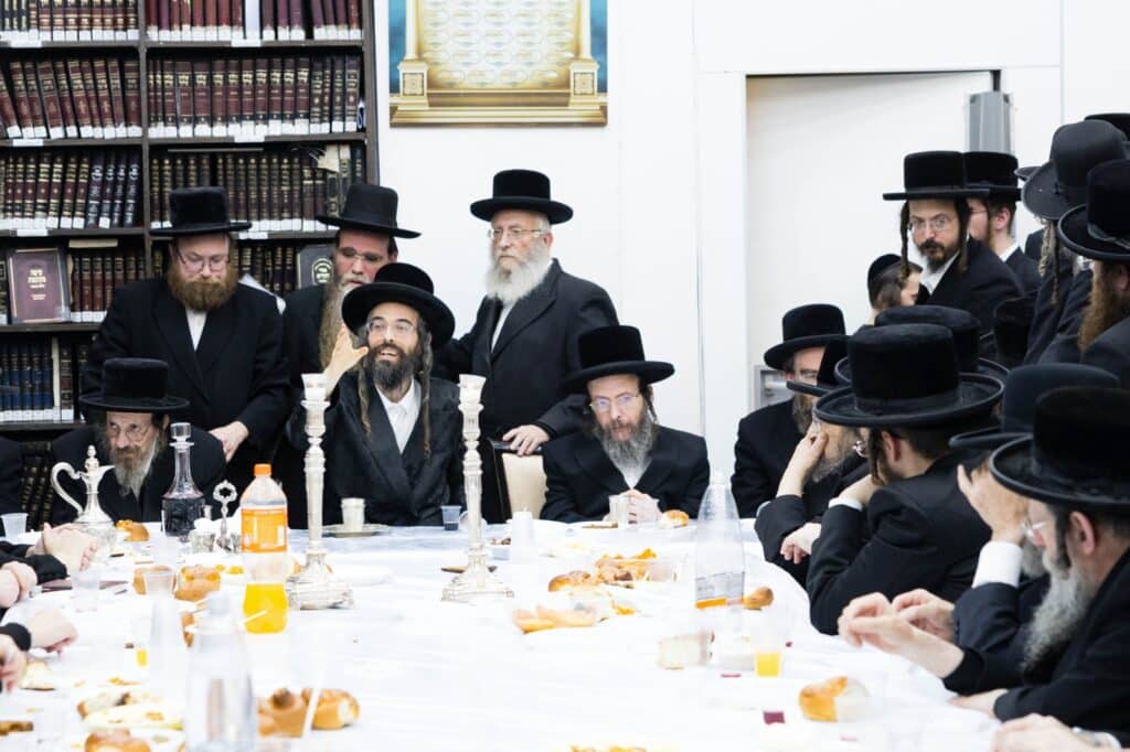 הרבי מזוויעהל ערך טיש ועלה עם החסידים לציון בגבעת רם