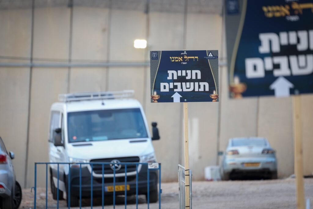 תיעוד מסכם: אלפים העתירו בתפילה בקבר מאמע רחל