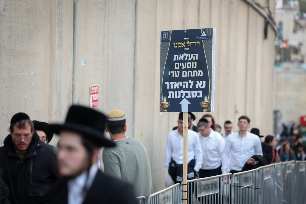 תיעוד מסכם: אלפים העתירו בתפילה בקבר מאמע רחל