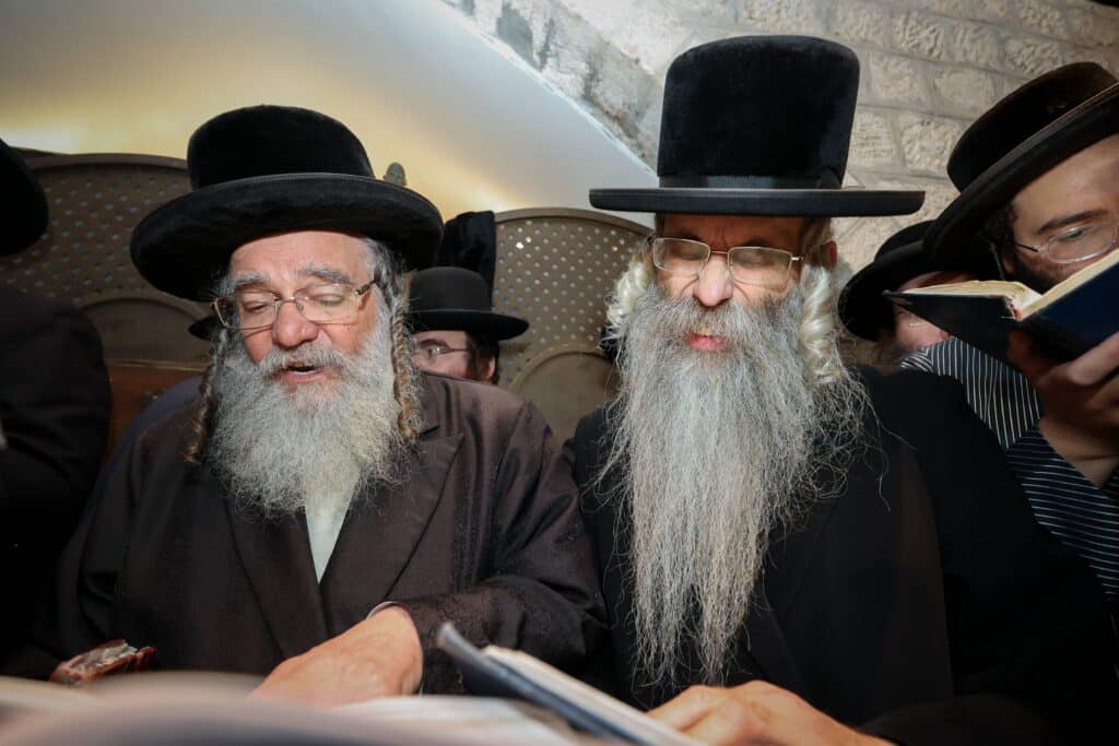 תיעוד מסכם: אלפים העתירו בתפילה בקבר מאמע רחל