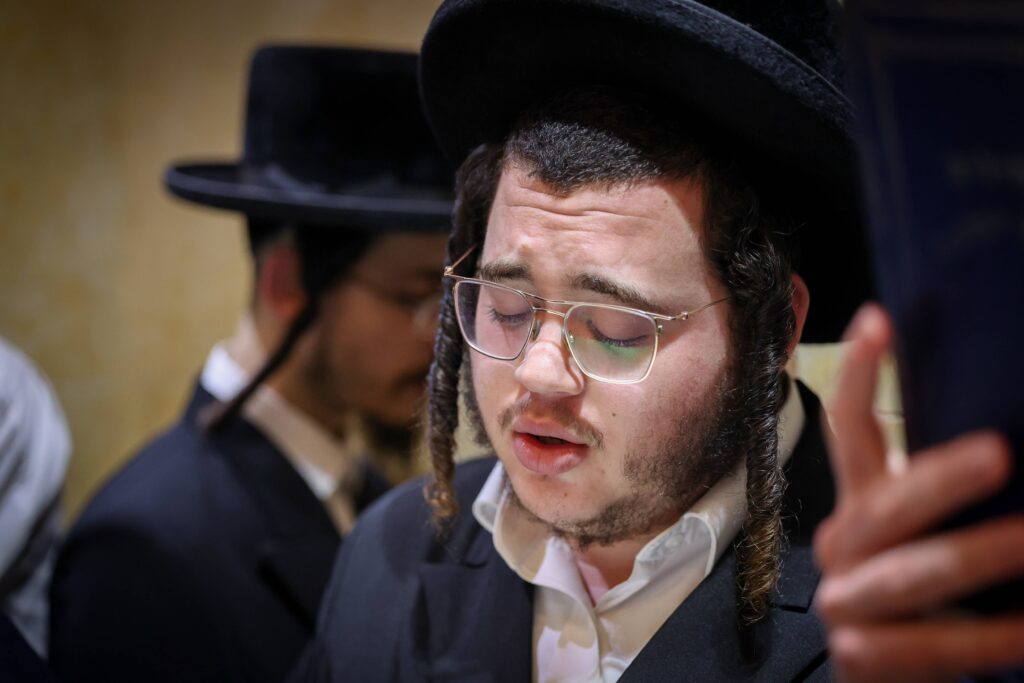 תיעוד מסכם: אלפים העתירו בתפילה בקבר מאמע רחל