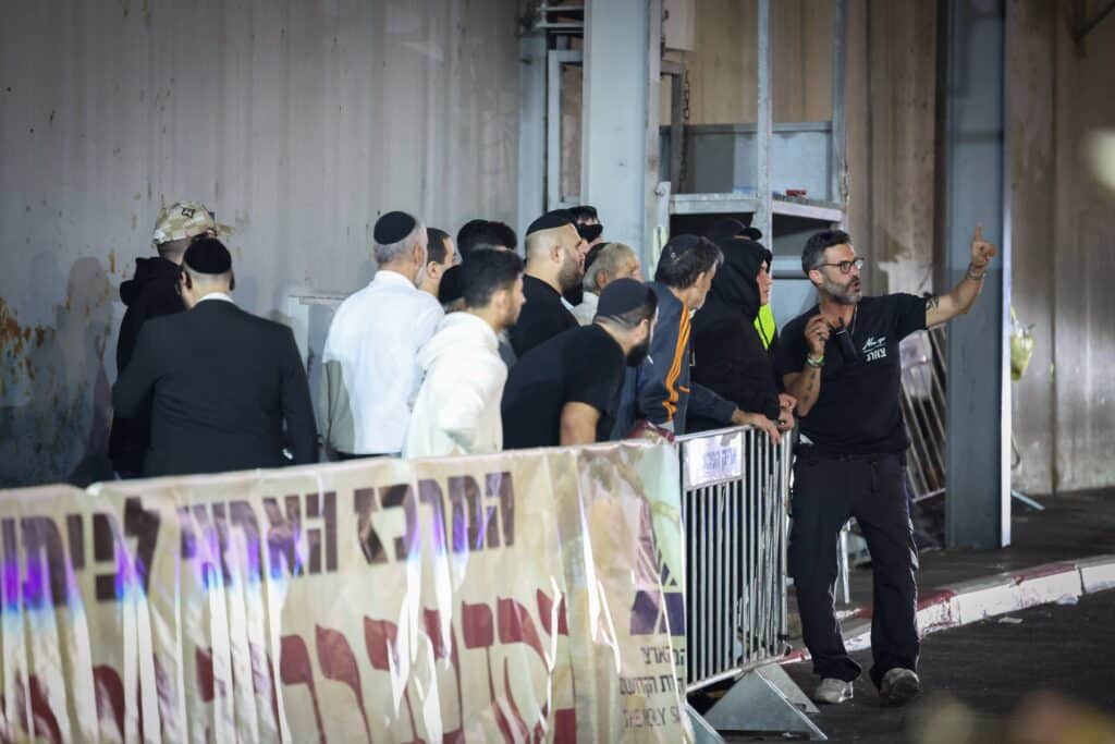 תיעוד מסכם: אלפים העתירו בתפילה בקבר מאמע רחל