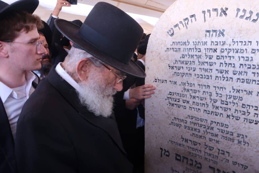 יום השנה ה-כ"ג: רבבות עלו לציונו של מנהיג היהדות החרדית יום השנה ה-כ"ג: רבבות עלו לציונו של מנהיג היהדות החרדית