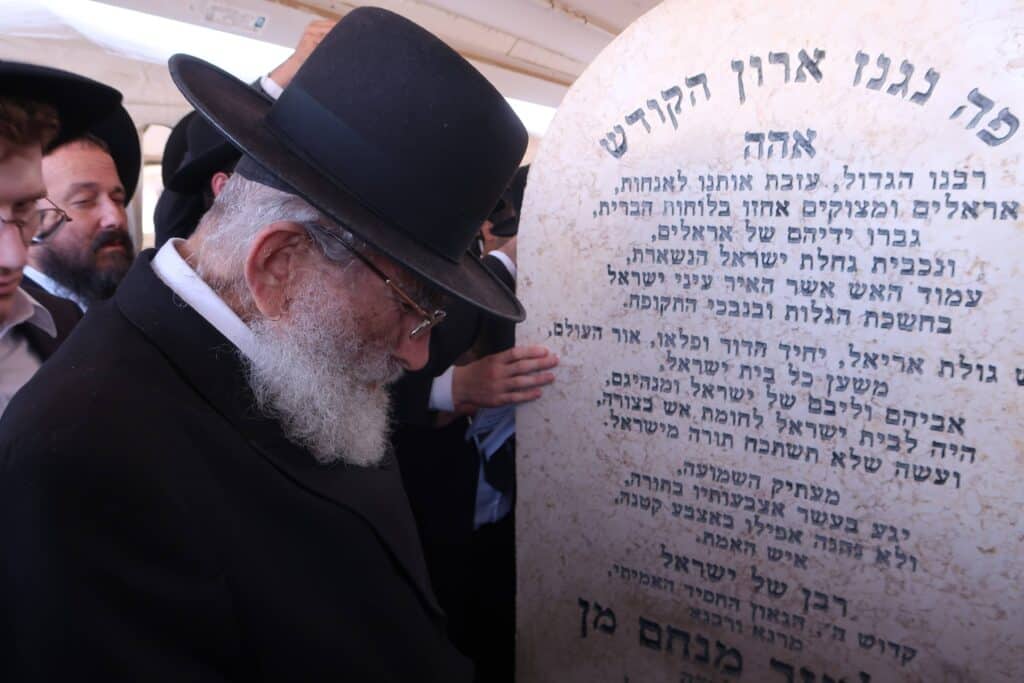 יום השנה ה-כ"ג: רבבות עלו לציונו של מנהיג היהדות החרדית יום השנה ה-כ"ג: רבבות עלו לציונו של מנהיג היהדות החרדית