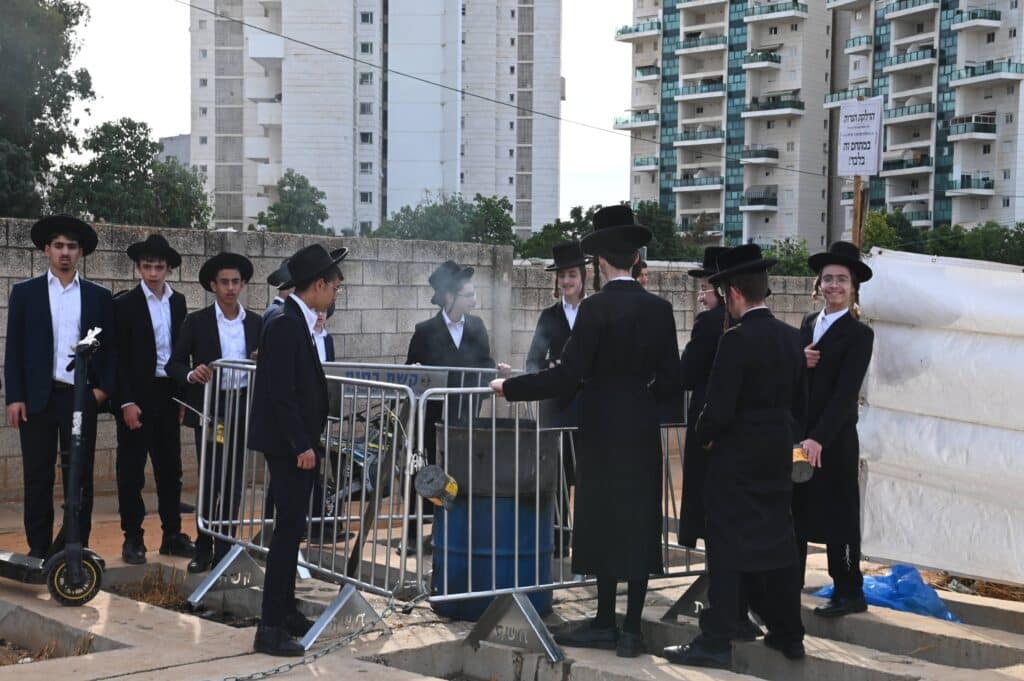 יום השנה ה-כ"ג: רבבות עלו לציונו של מנהיג היהדות החרדית יום השנה ה-כ"ג: רבבות עלו לציונו של מנהיג היהדות החרדית