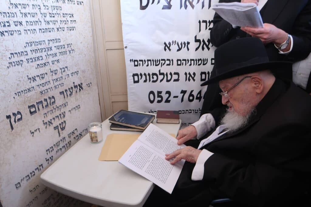 יום השנה ה-כ"ג: רבבות עלו לציונו של מנהיג היהדות החרדית יום השנה ה-כ"ג: רבבות עלו לציונו של מנהיג היהדות החרדית