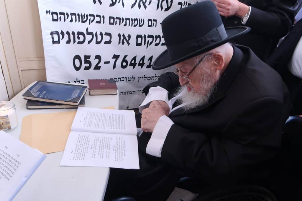 יום השנה ה-כ"ג: רבבות עלו לציונו של מנהיג היהדות החרדית יום השנה ה-כ"ג: רבבות עלו לציונו של מנהיג היהדות החרדית