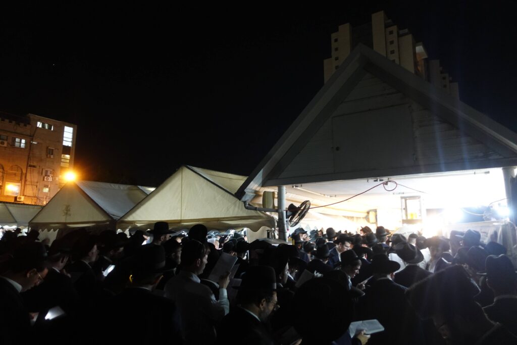 יום השנה ה-כ"ג: רבבות עלו לציונו של מנהיג היהדות החרדית יום השנה ה-כ"ג: רבבות עלו לציונו של מנהיג היהדות החרדית