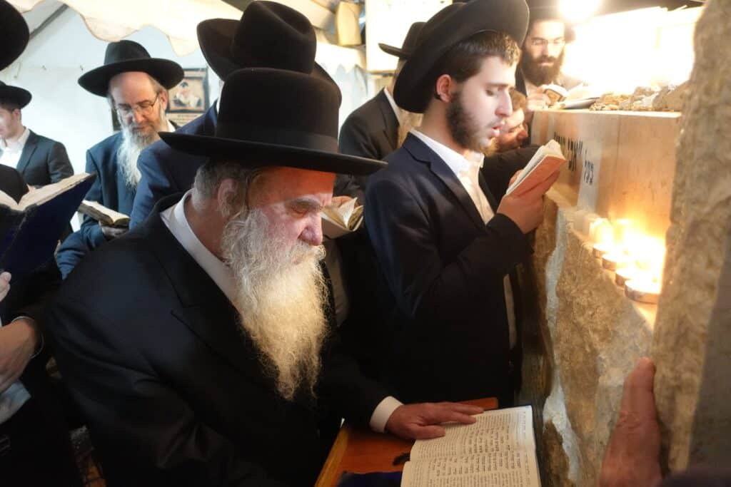 יום השנה ה-כ"ג: רבבות עלו לציונו של מנהיג היהדות החרדית יום השנה ה-כ"ג: רבבות עלו לציונו של מנהיג היהדות החרדית