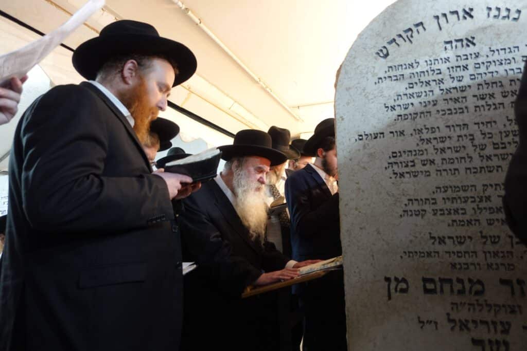 יום השנה ה-כ"ג: רבבות עלו לציונו של מנהיג היהדות החרדית יום השנה ה-כ"ג: רבבות עלו לציונו של מנהיג היהדות החרדית