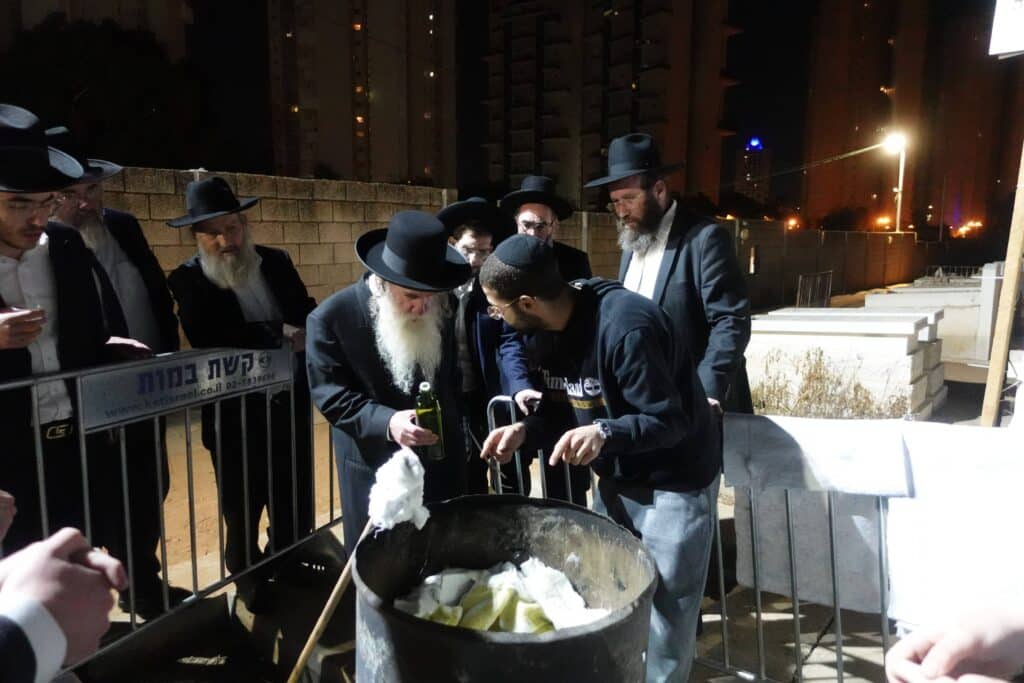 יום השנה ה-כ"ג: רבבות עלו לציונו של מנהיג היהדות החרדית יום השנה ה-כ"ג: רבבות עלו לציונו של מנהיג היהדות החרדית