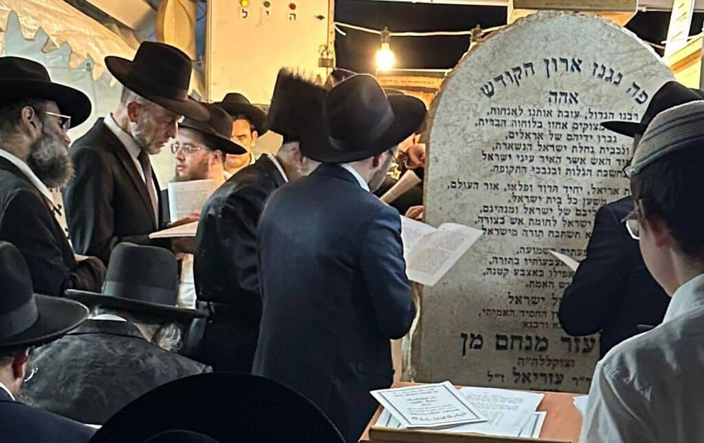 יום השנה ה-כ"ג: רבבות עלו לציונו של מנהיג היהדות החרדית יום השנה ה-כ"ג: רבבות עלו לציונו של מנהיג היהדות החרדית