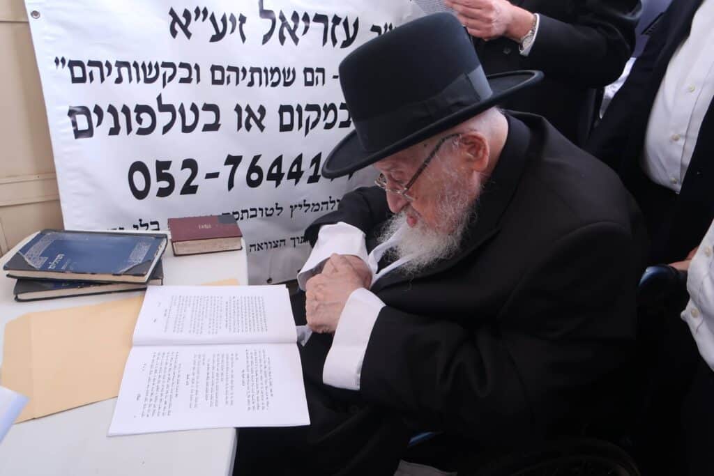 יום השנה ה-כ"ג: רבבות עלו לציונו של מנהיג היהדות החרדית יום השנה ה-כ"ג: רבבות עלו לציונו של מנהיג היהדות החרדית