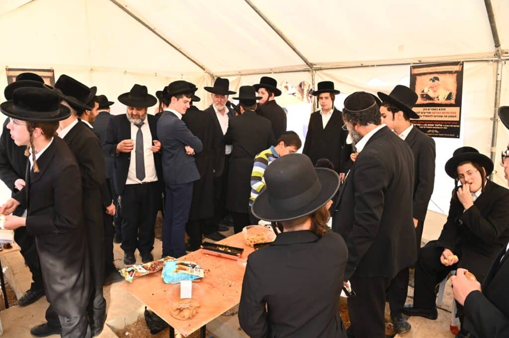 יום השנה ה-כ"ג: רבבות עלו לציונו של מנהיג היהדות החרדית יום השנה ה-כ"ג: רבבות עלו לציונו של מנהיג היהדות החרדית