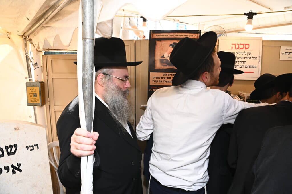 יום השנה ה-כ"ג: רבבות עלו לציונו של מנהיג היהדות החרדית יום השנה ה-כ"ג: רבבות עלו לציונו של מנהיג היהדות החרדית