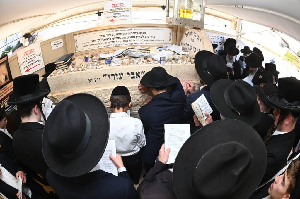 יום השנה ה-כ"ג: רבבות עלו לציונו של מנהיג היהדות החרדית יום השנה ה-כ"ג: רבבות עלו לציונו של מנהיג היהדות החרדית