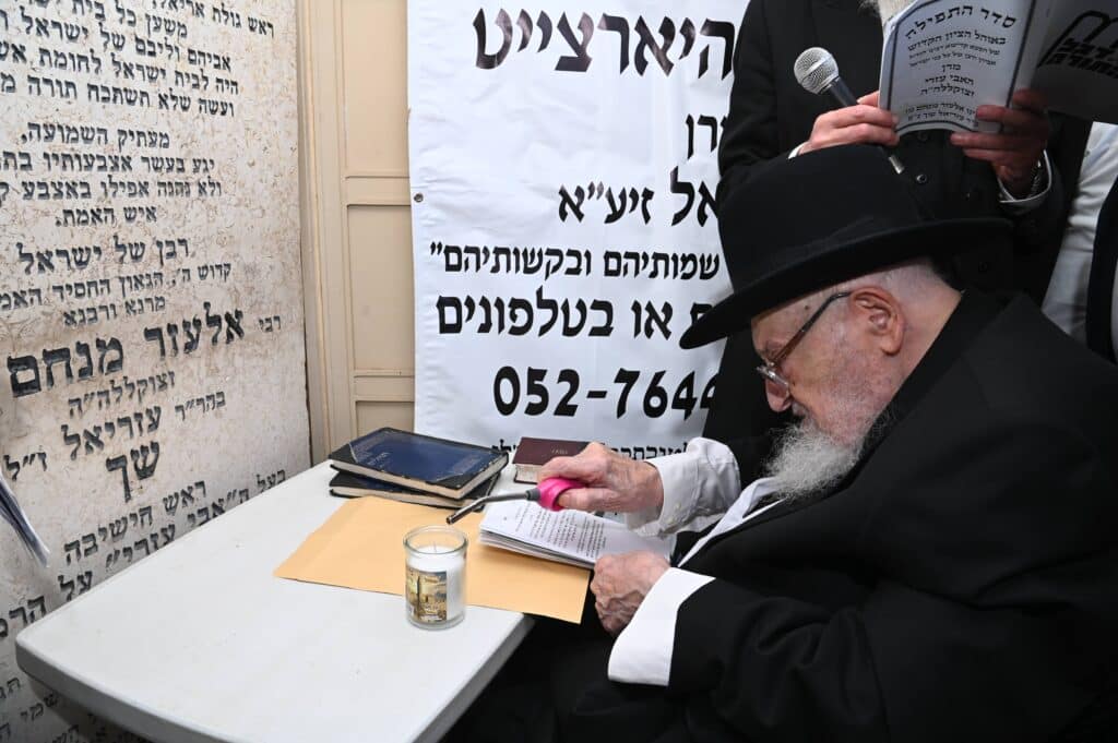 יום השנה ה-כ"ג: רבבות עלו לציונו של מנהיג היהדות החרדית יום השנה ה-כ"ג: רבבות עלו לציונו של מנהיג היהדות החרדית