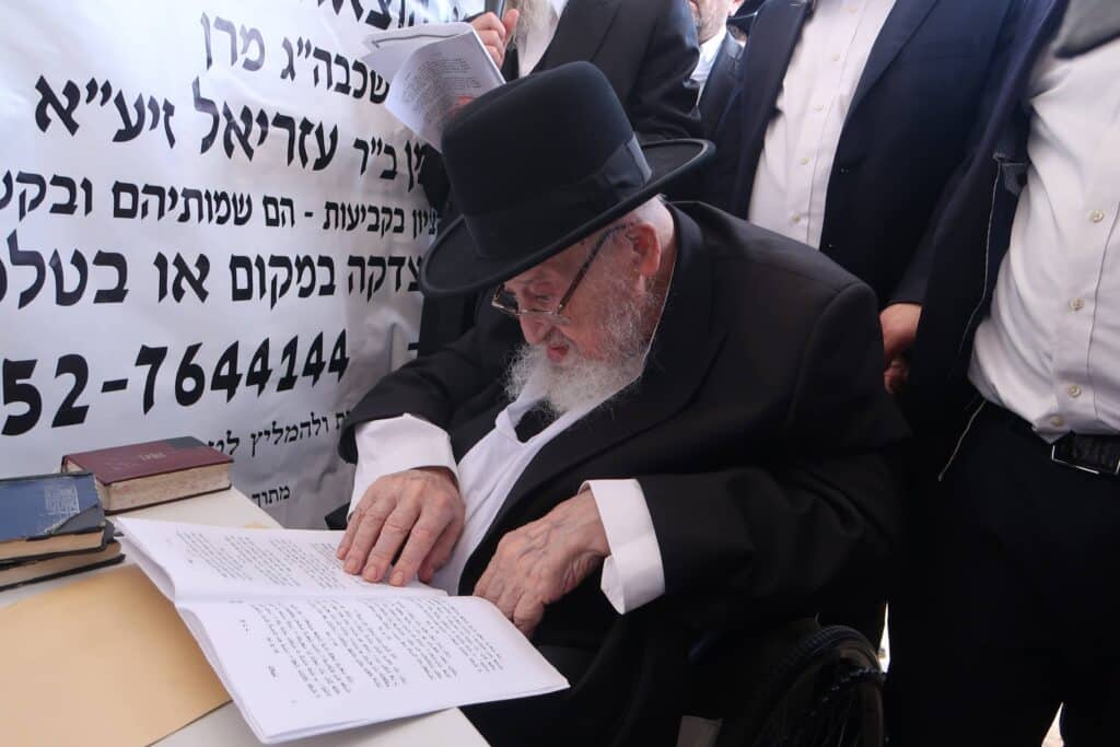 יום השנה ה-כ"ג: רבבות עלו לציונו של מנהיג היהדות החרדית יום השנה ה-כ"ג: רבבות עלו לציונו של מנהיג היהדות החרדית