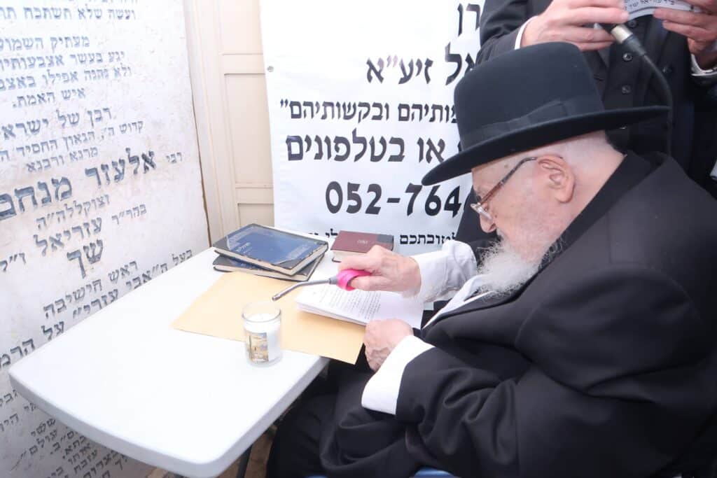 יום השנה ה-כ"ג: רבבות עלו לציונו של מנהיג היהדות החרדית יום השנה ה-כ"ג: רבבות עלו לציונו של מנהיג היהדות החרדית