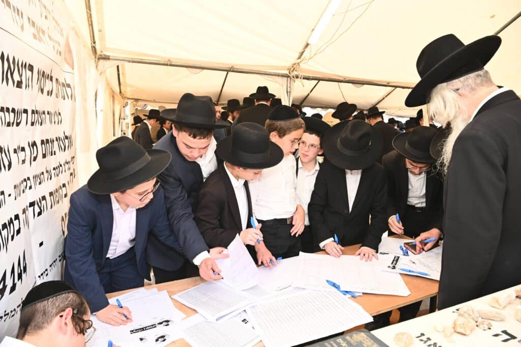 יום השנה ה-כ"ג: רבבות עלו לציונו של מנהיג היהדות החרדית יום השנה ה-כ"ג: רבבות עלו לציונו של מנהיג היהדות החרדית