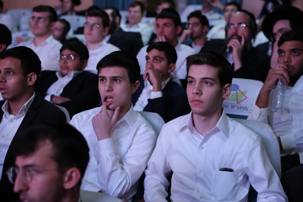 מגנא ומצלא: בפתח תקווה חלקו מלגות לבחורי הישיבות מהעיר מגנא ומצלא: בפתח תקווה חלקו מלגות לבחורי הישיבות מהעיר