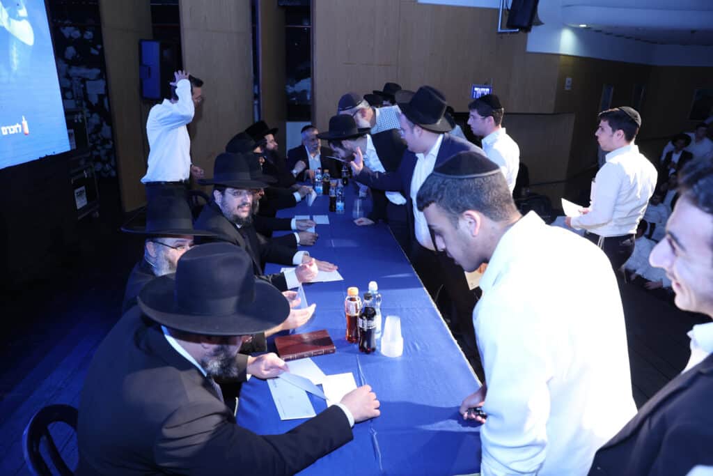 מגנא ומצלא: בפתח תקווה חלקו מלגות לבחורי הישיבות מהעיר מגנא ומצלא: בפתח תקווה חלקו מלגות לבחורי הישיבות מהעיר