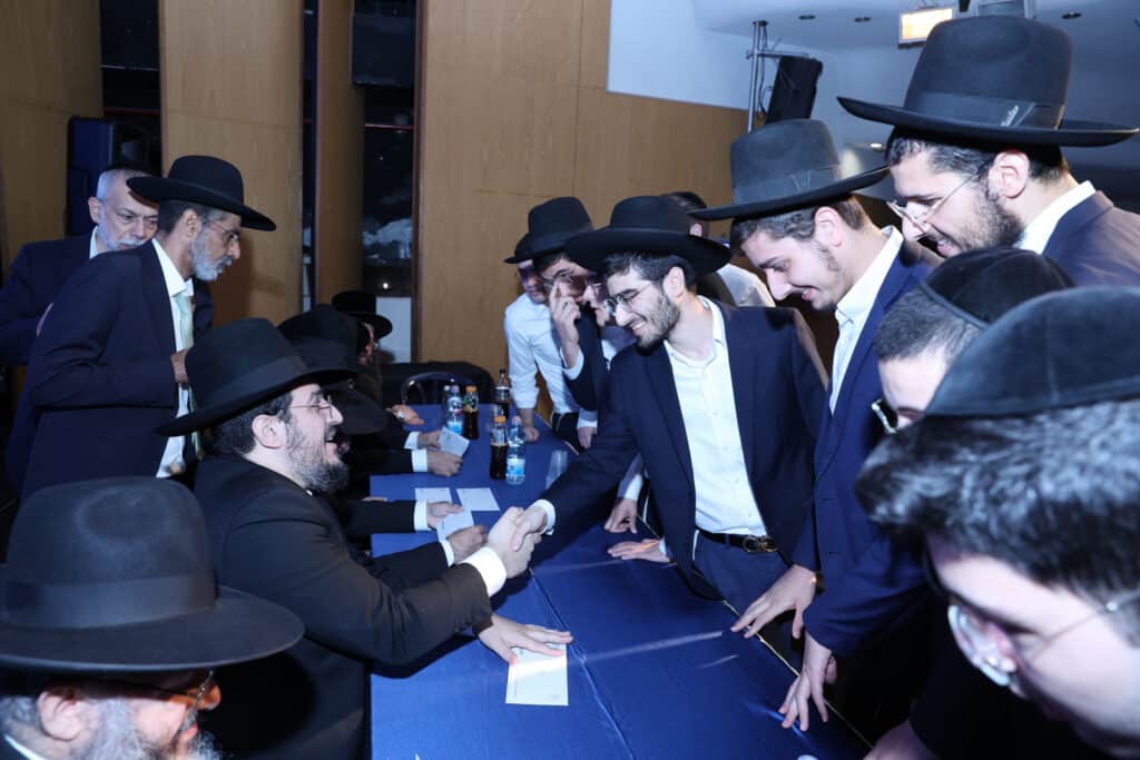 מגנא ומצלא: בפתח תקווה חלקו מלגות לבחורי הישיבות מהעיר מגנא ומצלא: בפתח תקווה חלקו מלגות לבחורי הישיבות מהעיר