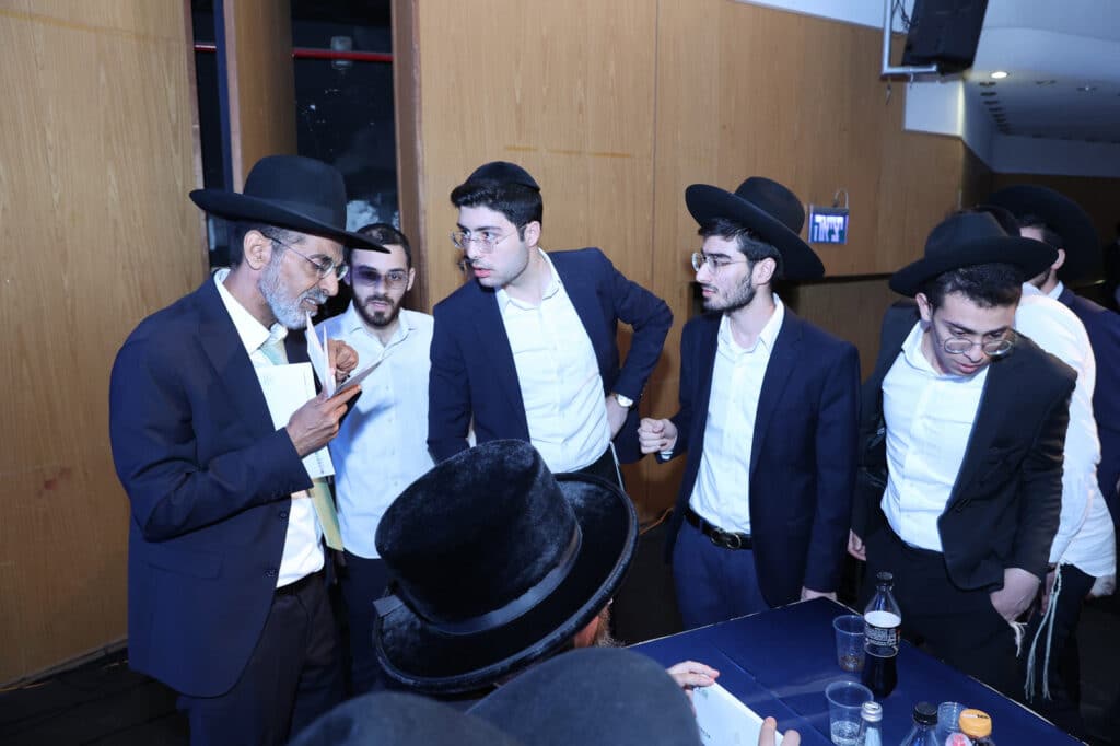 מגנא ומצלא: בפתח תקווה חלקו מלגות לבחורי הישיבות מהעיר מגנא ומצלא: בפתח תקווה חלקו מלגות לבחורי הישיבות מהעיר