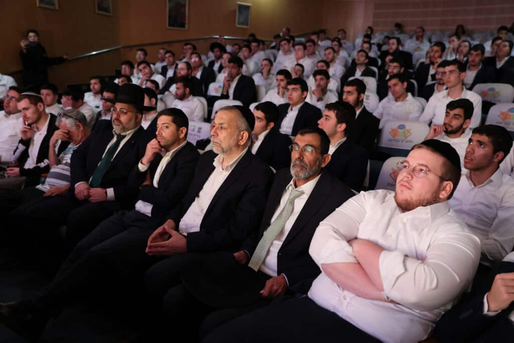 מגנא ומצלא: בפתח תקווה חלקו מלגות לבחורי הישיבות מהעיר מגנא ומצלא: בפתח תקווה חלקו מלגות לבחורי הישיבות מהעיר