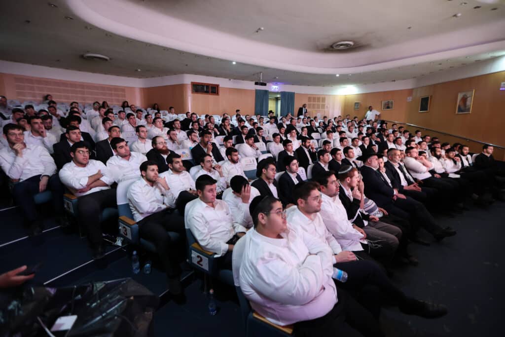 מגנא ומצלא: בפתח תקווה חלקו מלגות לבחורי הישיבות מהעיר מגנא ומצלא: בפתח תקווה חלקו מלגות לבחורי הישיבות מהעיר