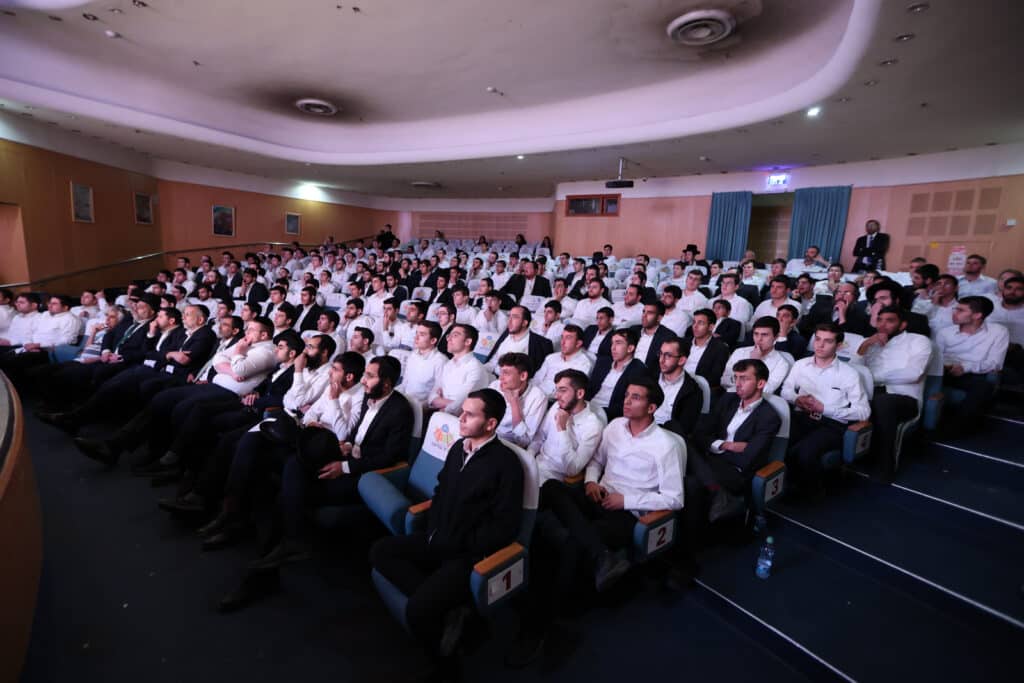 מגנא ומצלא: בפתח תקווה חלקו מלגות לבחורי הישיבות מהעיר מגנא ומצלא: בפתח תקווה חלקו מלגות לבחורי הישיבות מהעיר