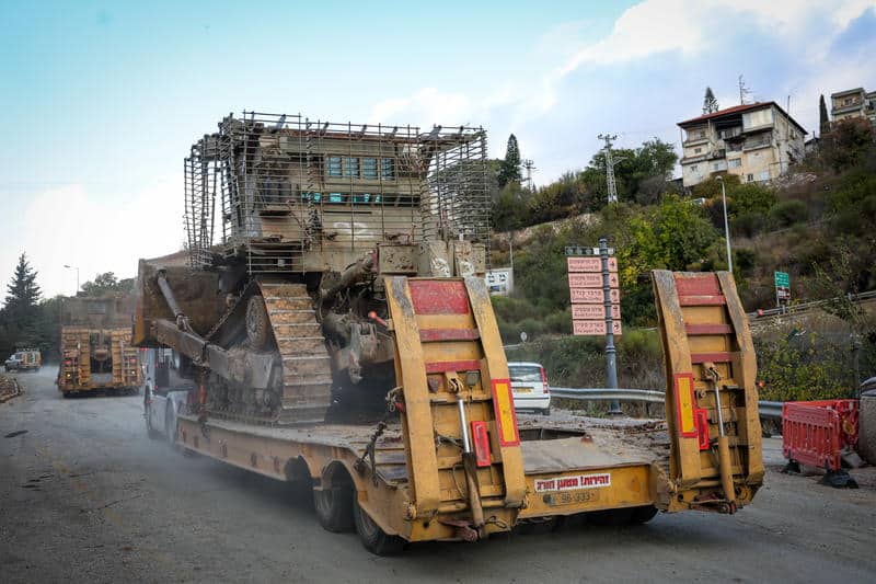 שקי חול ובתים הרוסים: סיור מצולם במושבה הנטושה מטולה