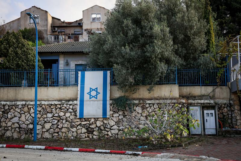 שקי חול ובתים הרוסים: סיור מצולם במושבה הנטושה מטולה