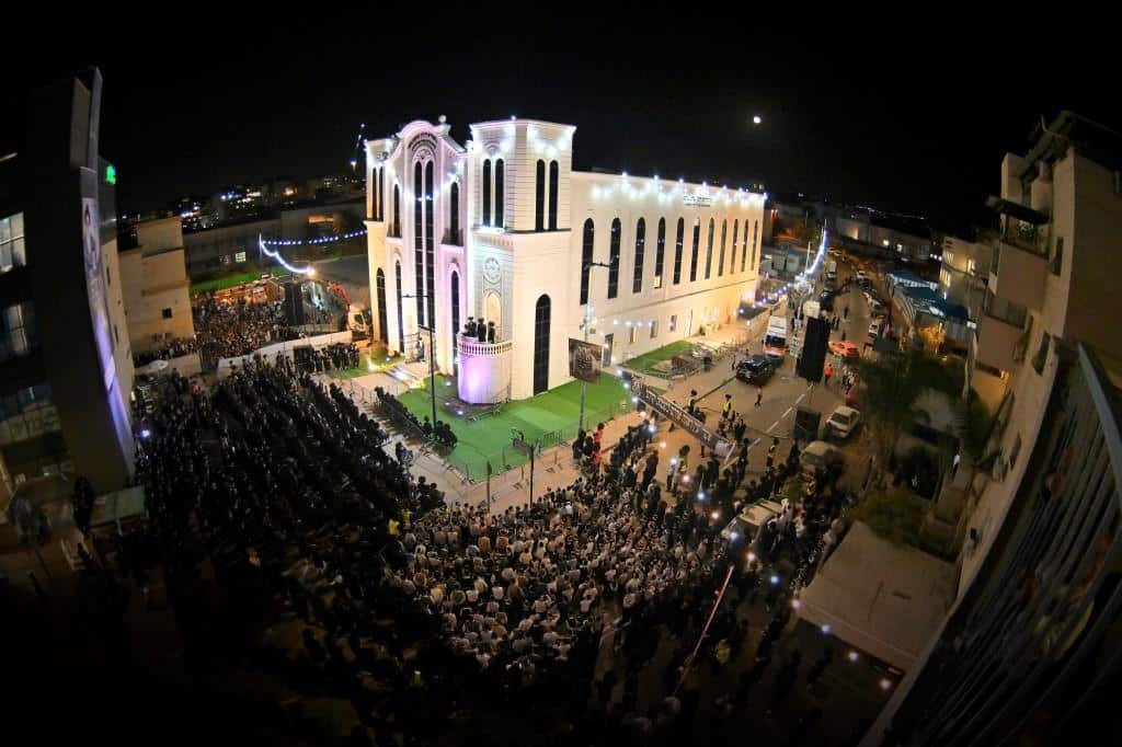 האדמו"ר חנך את ביהמ"ד החדש על שם אביו בעל ה'ישועות משה'