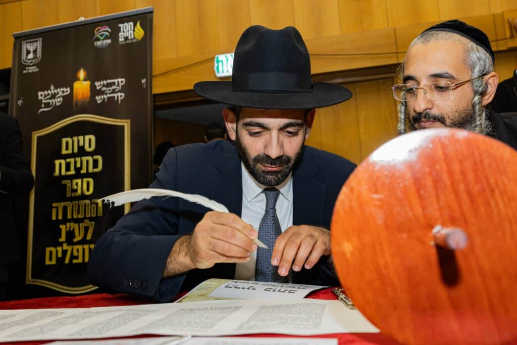 אלפים בערב זיכרון לנרצחים והנופלים במלחמת חרבות ברזל