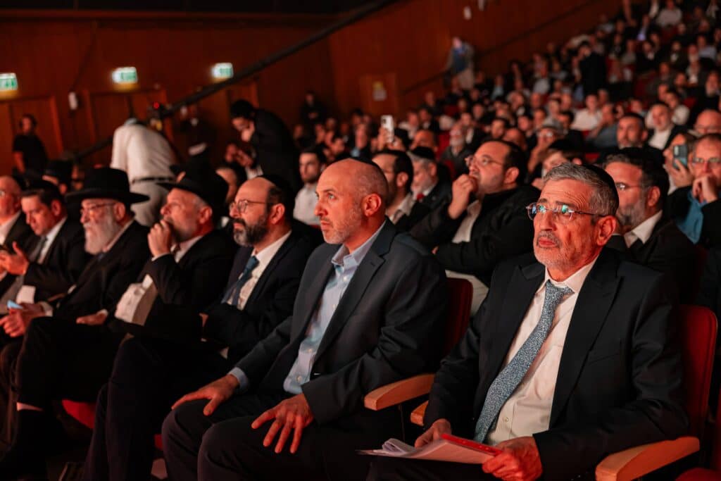 אלפים בערב זיכרון לנרצחים והנופלים במלחמת חרבות ברזל