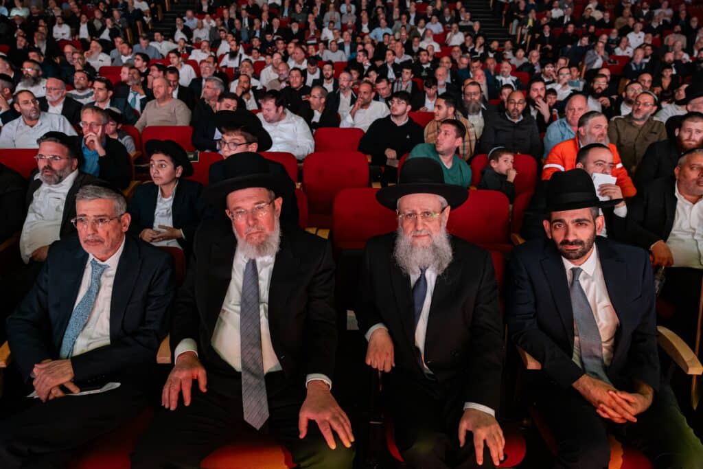 אלפים בערב זיכרון לנרצחים והנופלים במלחמת חרבות ברזל