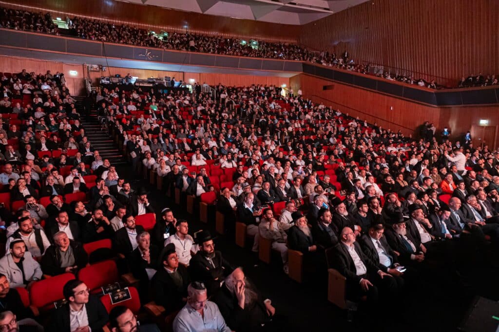 אלפים בערב זיכרון לנרצחים והנופלים במלחמת חרבות ברזל
