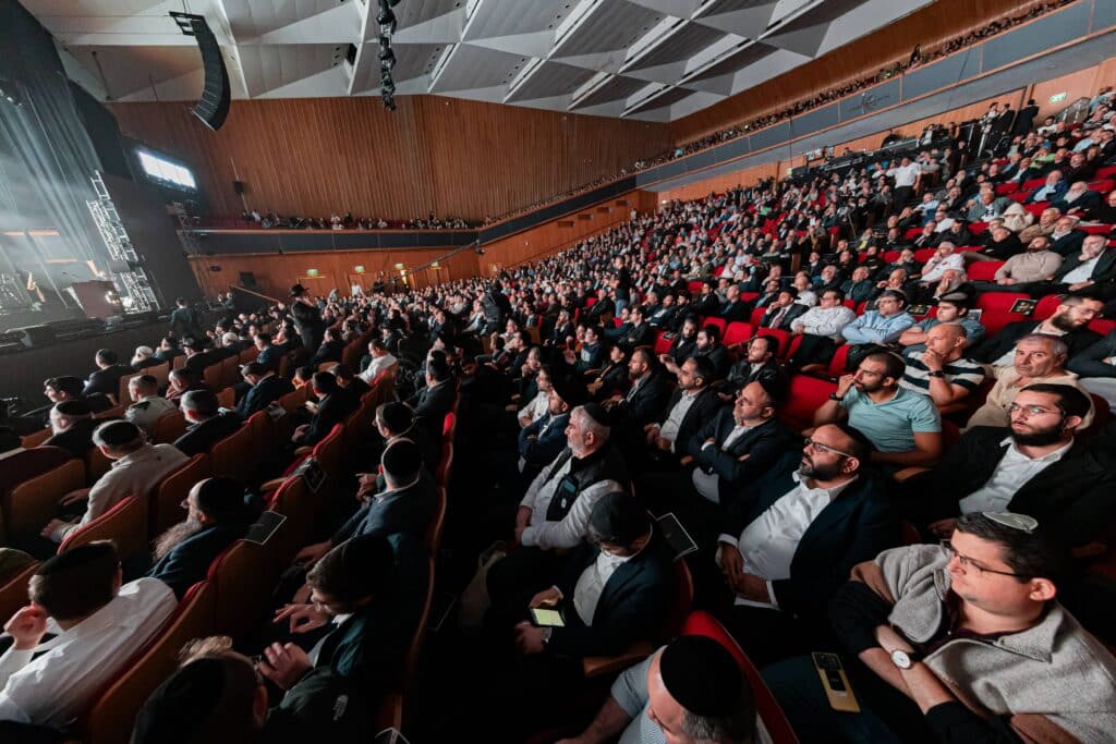 אלפים בערב זיכרון לנרצחים והנופלים במלחמת חרבות ברזל