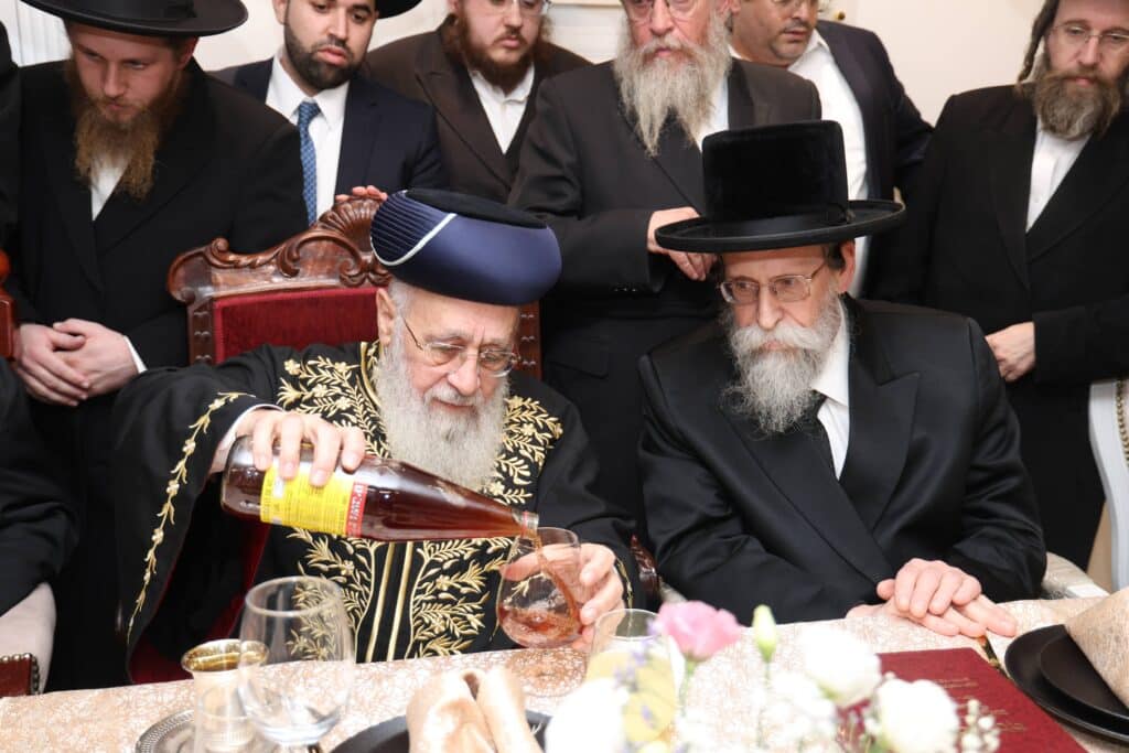 אדמו"רים ורבנים בשמחת שבע ברכות המרכזית לנכדת הראשל"צ