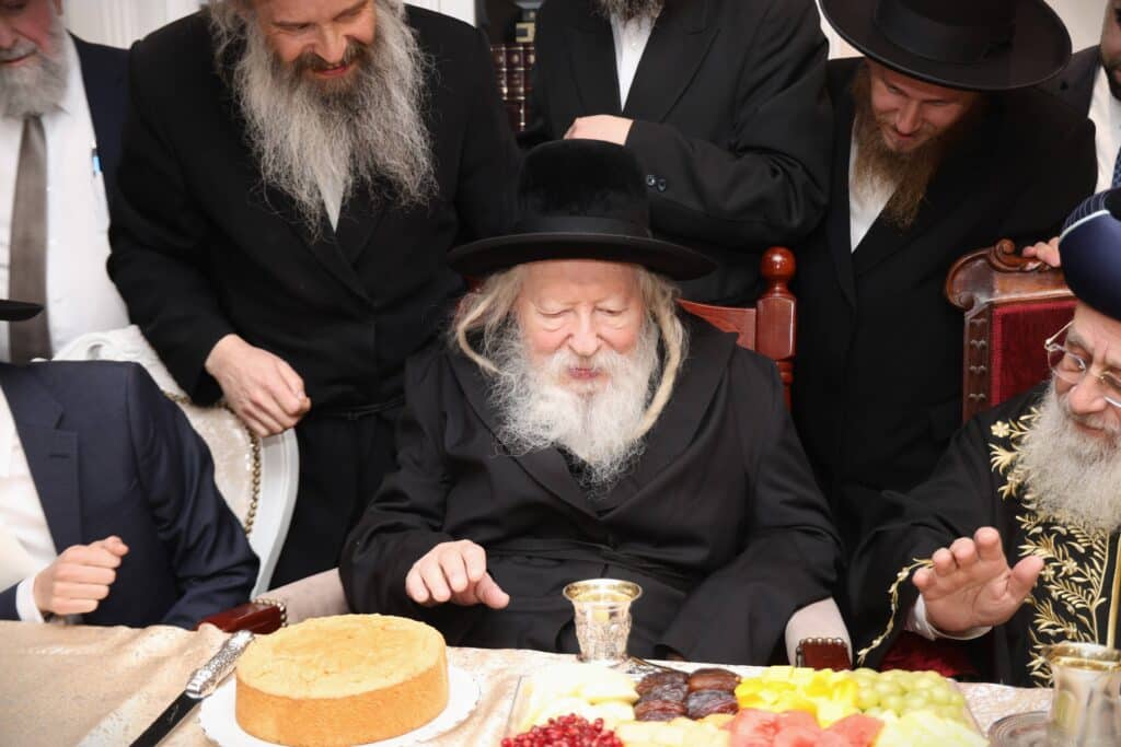 אדמו"רים ורבנים בשמחת שבע ברכות המרכזית לנכדת הראשל"צ