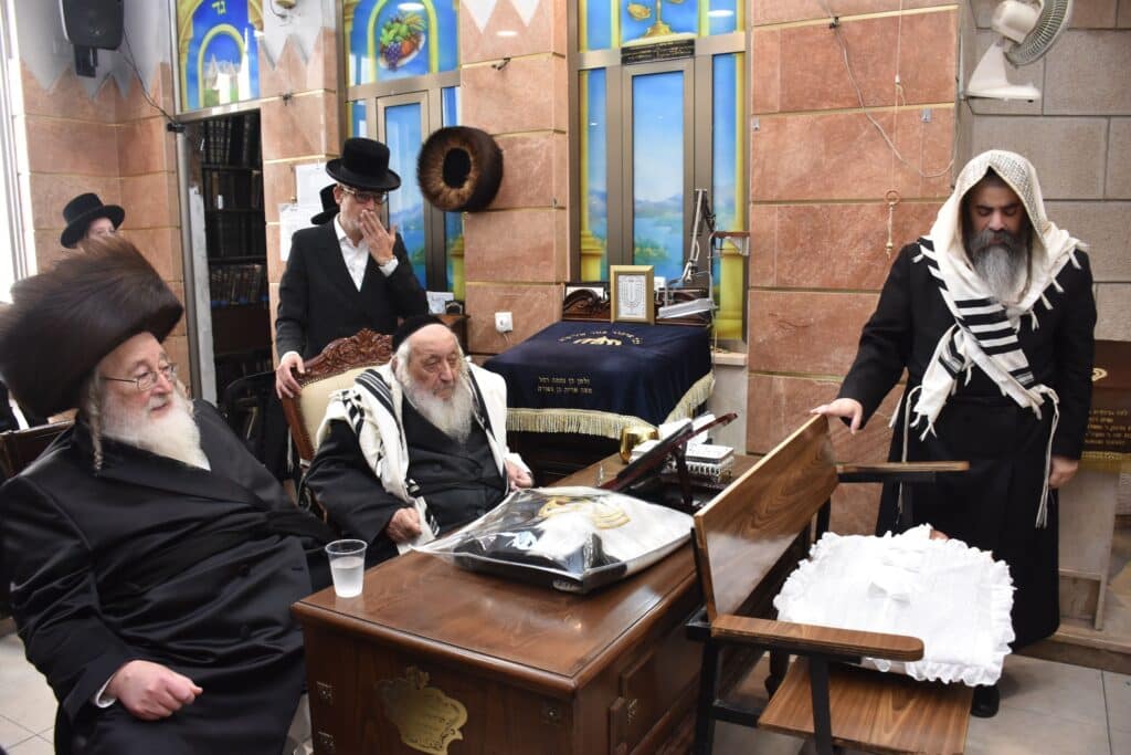 גלריה: שמחת הברית לנין אדמו"ר מנארול ונכד האדמו"ר מספינקא