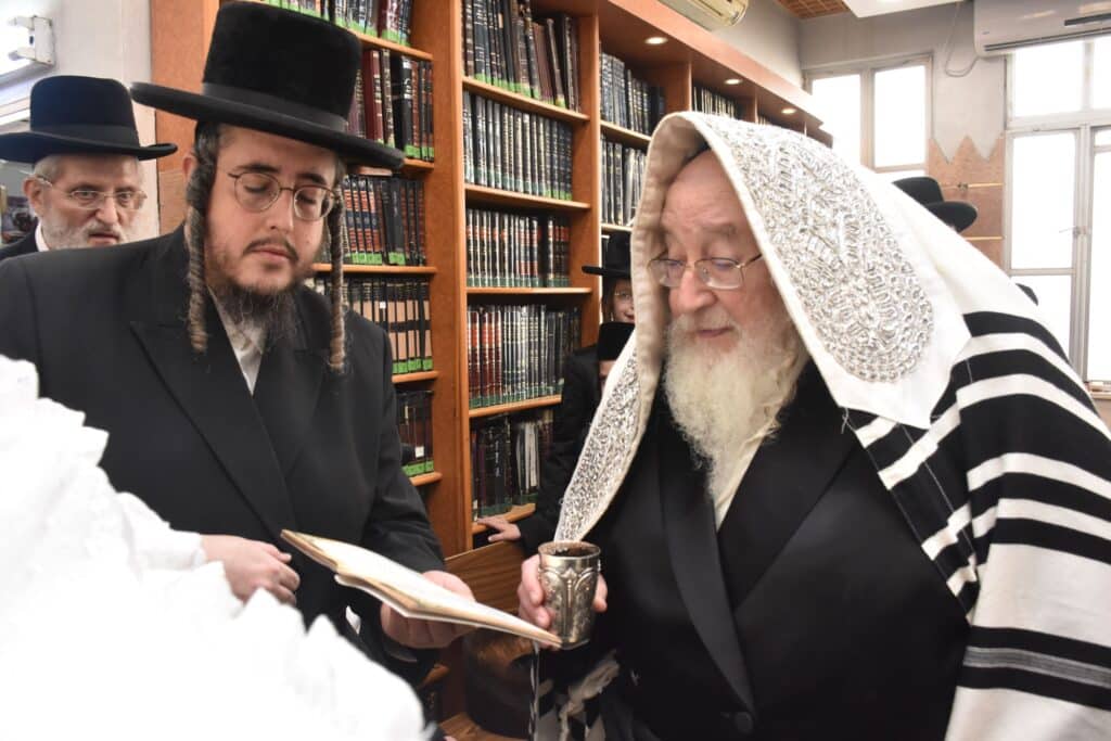 גלריה: שמחת הברית לנין אדמו"ר מנארול ונכד האדמו"ר מספינקא