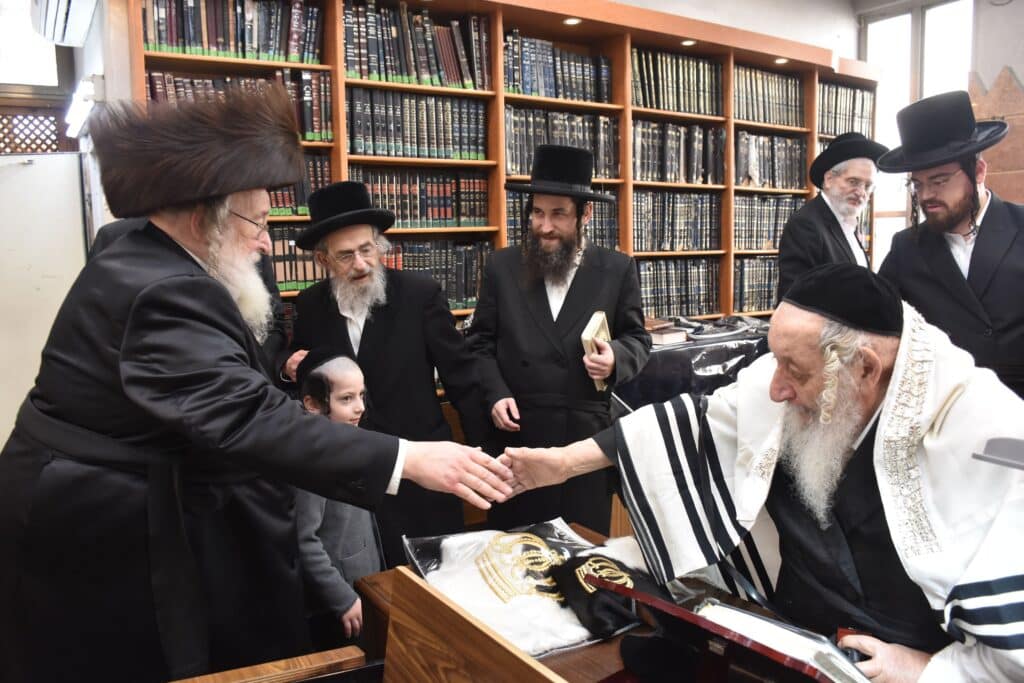 גלריה: שמחת הברית לנין אדמו"ר מנארול ונכד האדמו"ר מספינקא