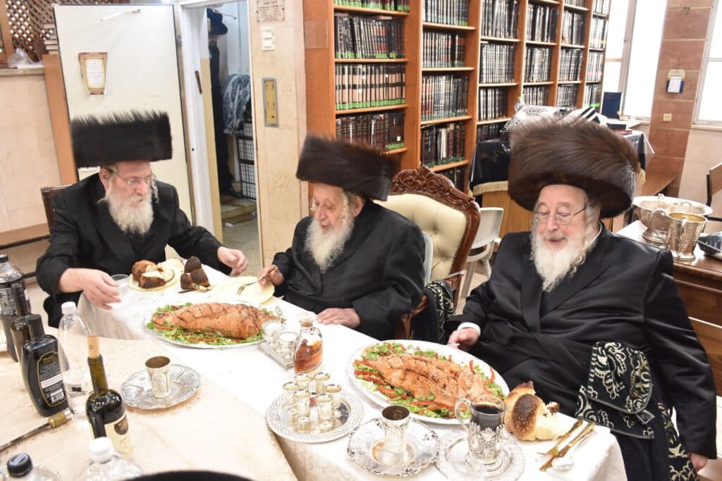 גלריה: שמחת הברית לנין אדמו"ר מנארול ונכד האדמו"ר מספינקא